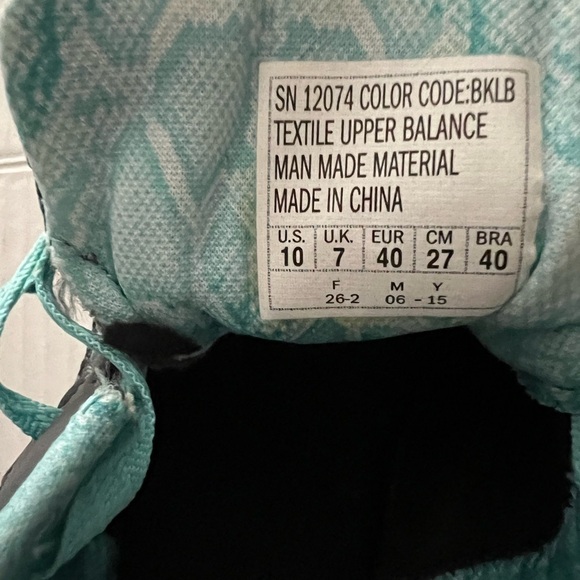 Sketchers light weight memory foam pre-owned like new. Size 10 - Picture 8 of 8